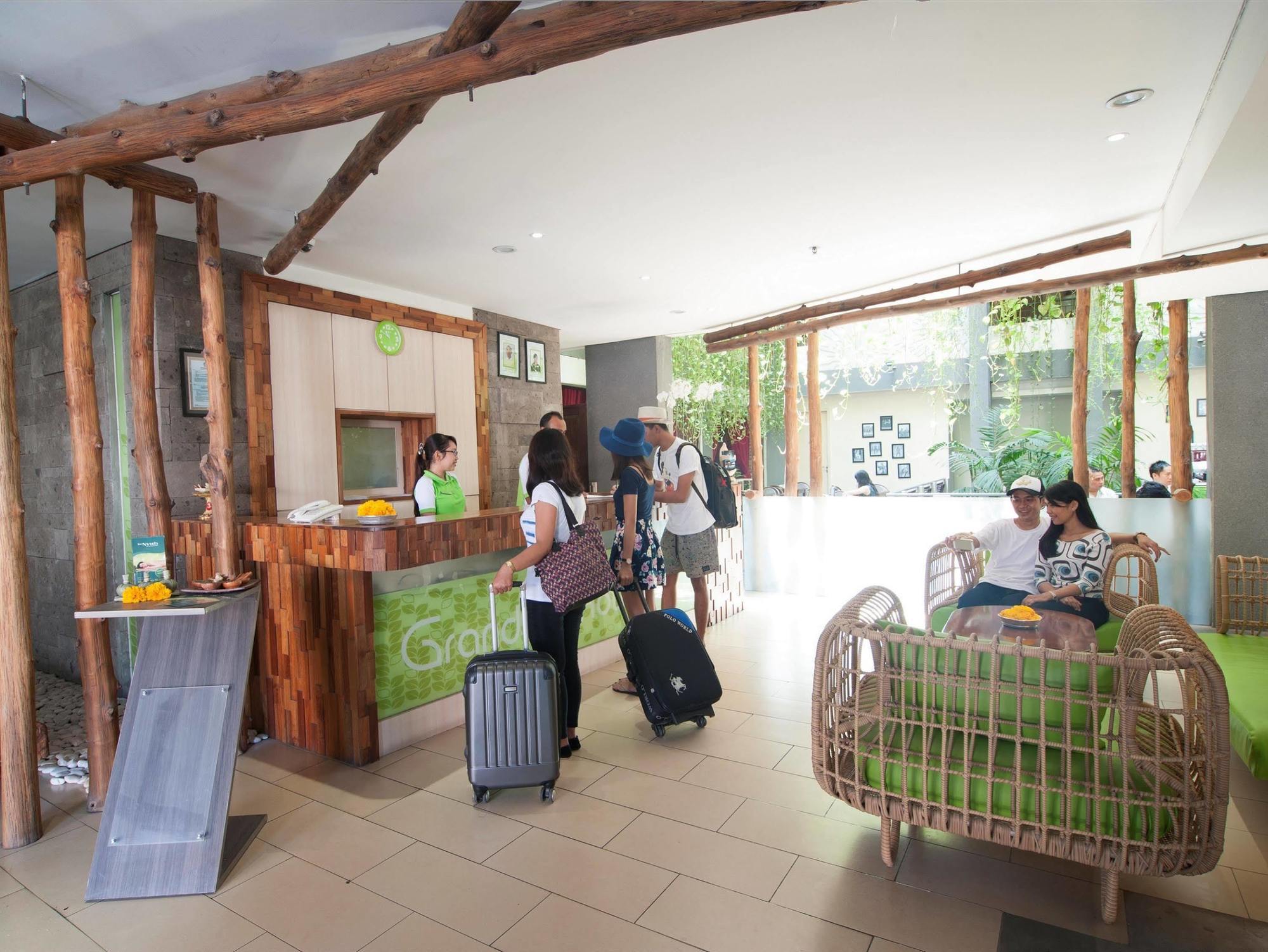 Grandmas Plus Hotel Legian Exterior foto